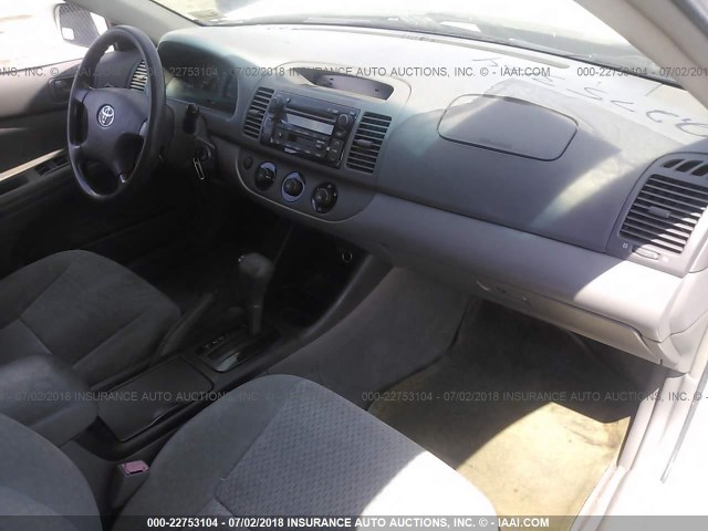 4T1BE30K22U106986 - 2002 TOYOTA CAMRY LE/XLE/SE 白色 照片 5