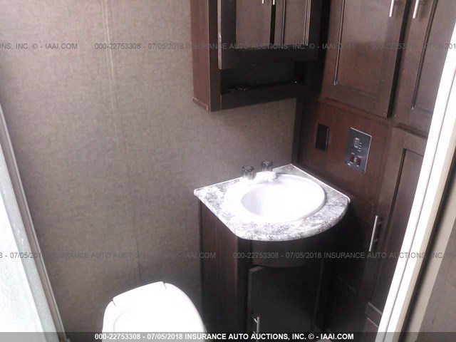 4X4TSVV20H2475530 - 2017 FOREST RIVER SURVEYOR  白色 照片 8