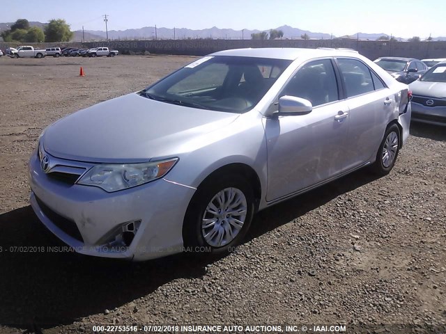 4T4BF1FK8CR197262 - 2012 TOYOTA CAMRY SE/LE/XLE SILVER photo 2