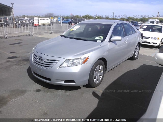 4T1BK46KX7U035551 - 2007 TOYOTA CAMRY NEW GENERAT LE/XLE/SE SILVER photo 2