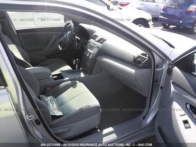 4T1BK46KX7U035551 - 2007 TOYOTA CAMRY NEW GENERAT LE/XLE/SE SILVER photo 5