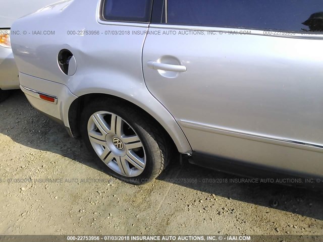 WVWRU63B65E063500 - 2005 VOLKSWAGEN PASSAT GLX 银色 照片 6