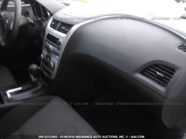 1G1ZC5E05CF396859 - 2012 CHEVROLET MALIBU 1LT SILVER photo 5