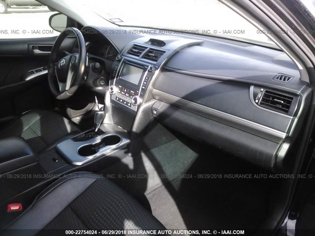 4T1BF1FK1CU158474 - 2012 TOYOTA CAMRY SE/LE/XLE შავი ფოტო 5