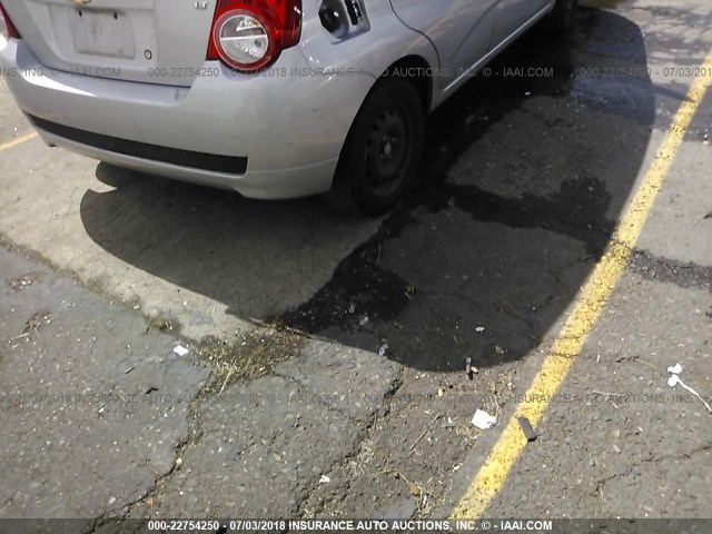 KL1TD6DE2AB135813 - 2010 CHEVROLET AVEO LS/LT 银色 照片 4