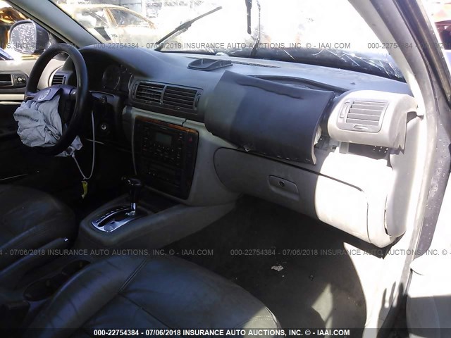 WVWRU63B65E051315 - 2005 VOLKSWAGEN PASSAT GLX 蓝色 照片 5