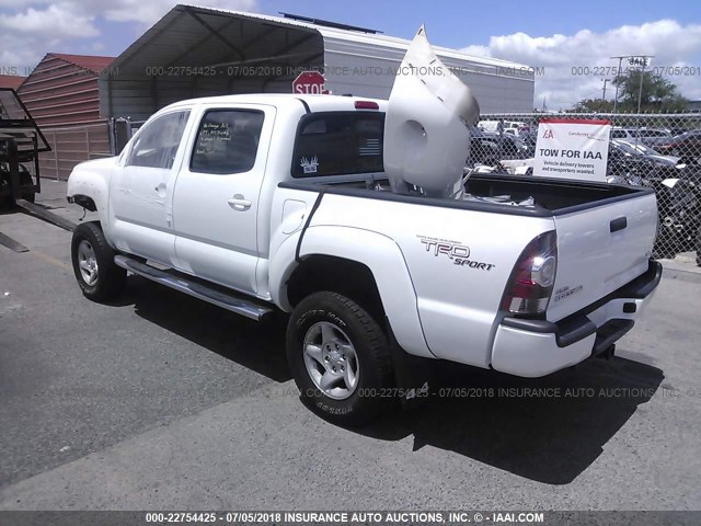 3TMLU4ENXBM057271 - 2011 TOYOTA TACOMA DOUBLE CAB WHITE photo 3