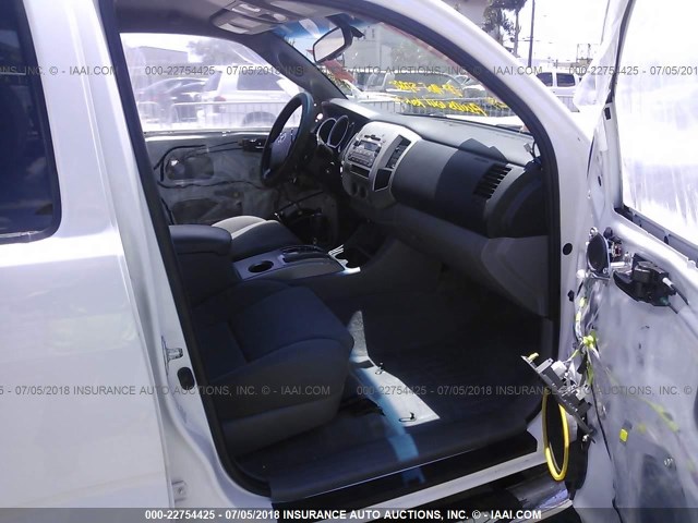 3TMLU4ENXBM057271 - 2011 TOYOTA TACOMA DOUBLE CAB 白色 照片 5