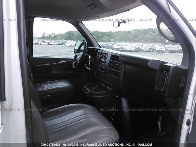 1GNSHBF43B1127918 - 2011 CHEVROLET EXPRESS G1500 LS WHITE photo 5