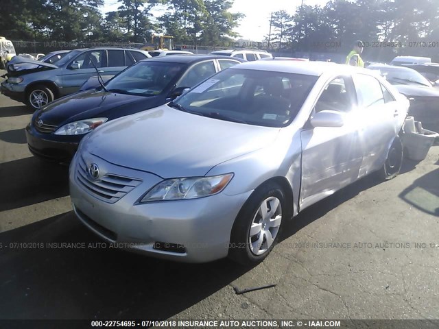 4T4BE46K09R071720 - 2009 TOYOTA CAMRY SE/LE/XLE SILVER photo 2