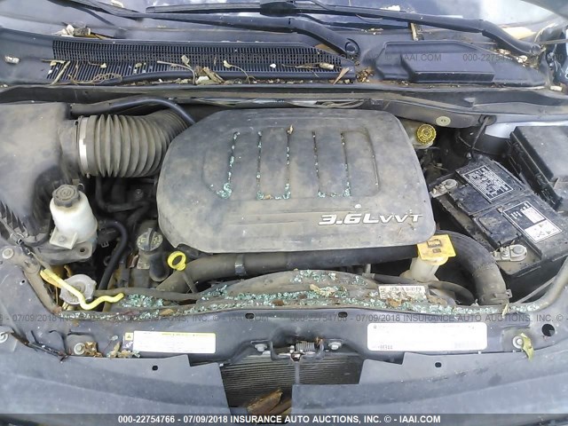 2C4RVAAG5CR390985 - 2012 VOLKSWAGEN ROUTAN S Light Blue photo 10