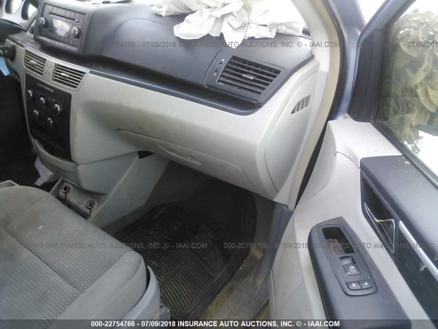 2C4RVAAG5CR390985 - 2012 VOLKSWAGEN ROUTAN S Light Blue photo 5