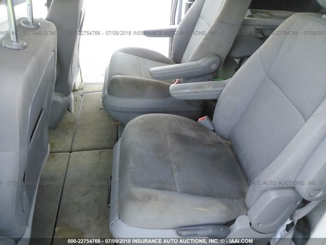 2C4RVAAG5CR390985 - 2012 VOLKSWAGEN ROUTAN S Light Blue photo 8