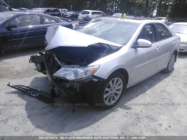 4T4BF1FK5ER388270 - 2014 TOYOTA CAMRY L/SE/LE/XLE SILVER photo 2