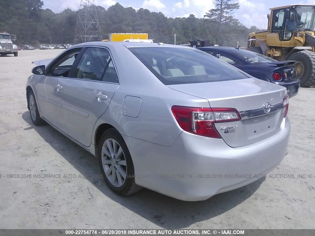 4T4BF1FK5ER388270 - 2014 TOYOTA CAMRY L/SE/LE/XLE SILVER photo 3