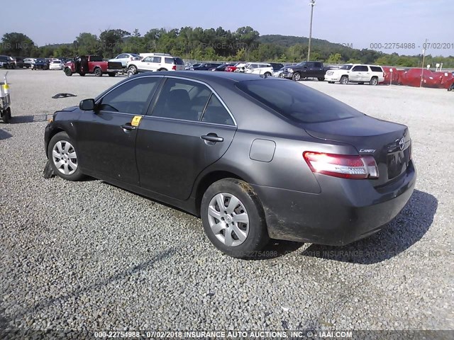 4T4BF3EK7AR076846 - 2010 TOYOTA CAMRY SE/LE/XLE GRAY photo 3