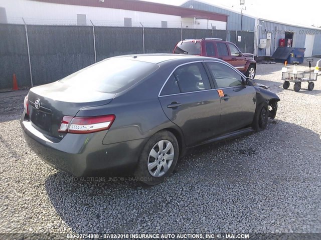 4T4BF3EK7AR076846 - 2010 TOYOTA CAMRY SE/LE/XLE GRAY photo 4