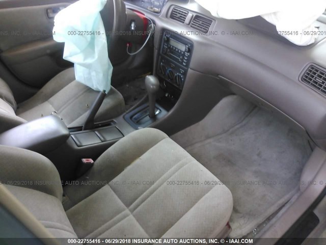 4T1BG22K4YU736745 - 2000 TOYOTA CAMRY CE/LE/XLE ოქროსფერი ფოტო 5