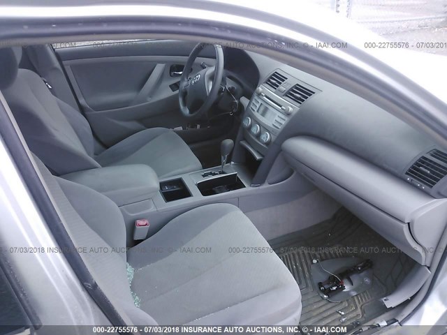 4T1BE46K09U331561 - 2009 TOYOTA CAMRY SE/LE/XLE 银色 照片 5