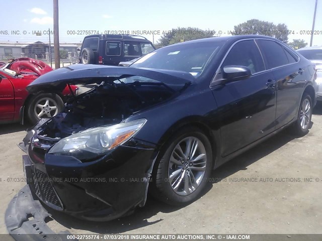 4T1BF1FK6FU951905 - 2015 TOYOTA CAMRY LE/XLE/SE/XSE BLACK photo 2