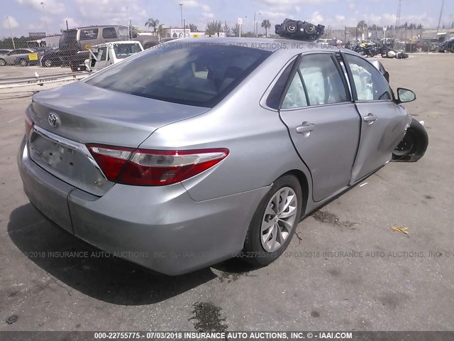 4T1BF1FK3FU026059 - 2015 TOYOTA CAMRY LE/XLE/SE/XSE SILVER photo 4
