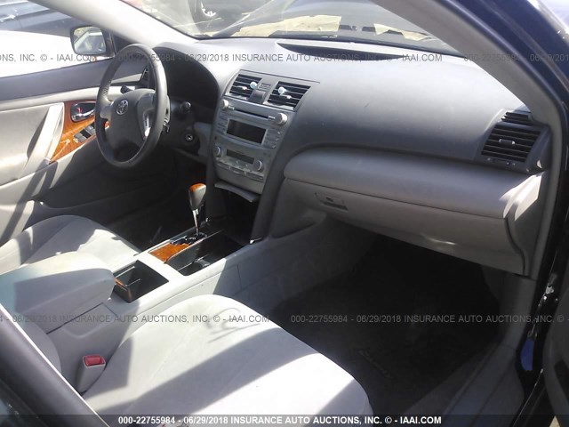 4T1BF3EKXBU171980 - 2011 TOYOTA CAMRY SE/LE/XLE 黑色 照片 5