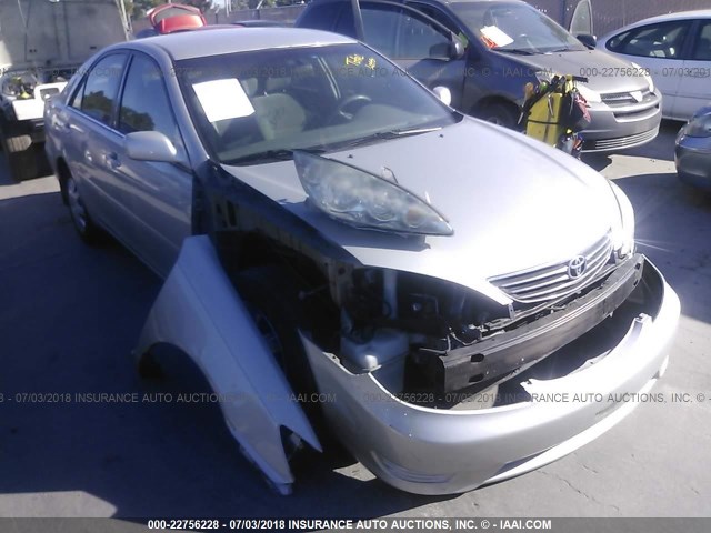 4T1BE32KX5U033805 - 2005 TOYOTA CAMRY LE/XLE/SE Gümüş foto 1