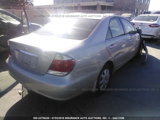 4T1BE32KX5U033805 - 2005 TOYOTA CAMRY LE/XLE/SE Gümüş foto 4