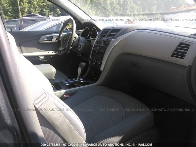 1GNKRFED9BJ135852 - 2011 CHEVROLET TRAVERSE LS GRAY photo 5