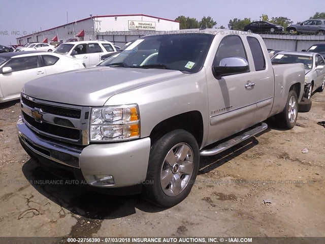 1GCEC29029Z142676 - 2009 CHEVROLET SILVERADO C1500 LT SILVER photo 2