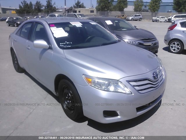 4T1BF3EK7BU709258 - 2011 TOYOTA CAMRY SE/LE/XLE ვერცხლისფერი ფოტო 1
