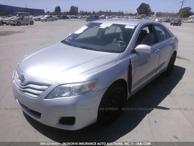 4T1BF3EK7BU709258 - 2011 TOYOTA CAMRY SE/LE/XLE ვერცხლისფერი ფოტო 2