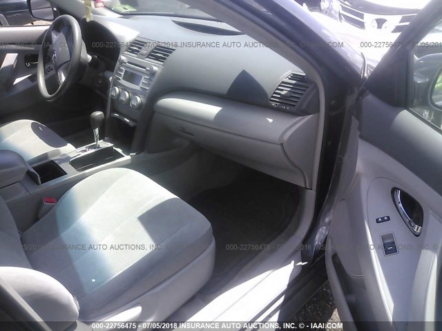 4T1BF3EK3AU104703 - 2010 TOYOTA CAMRY SE/LE/XLE GRAY photo 5