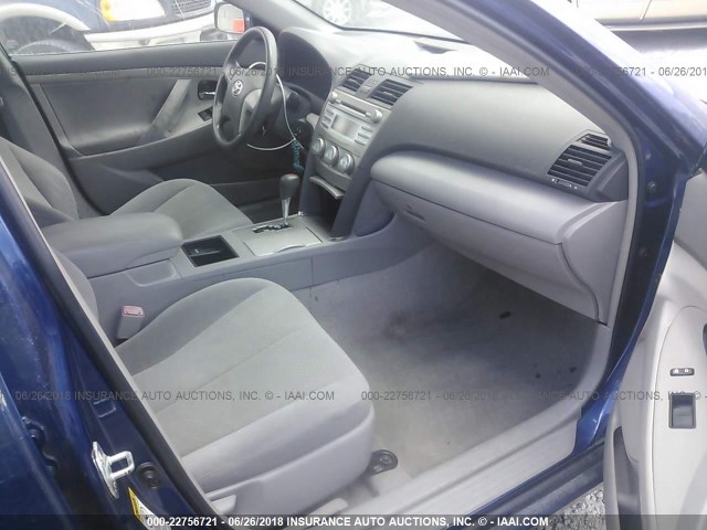4T1BE46K19U299249 - 2009 TOYOTA CAMRY SE/LE/XLE BLUE photo 5