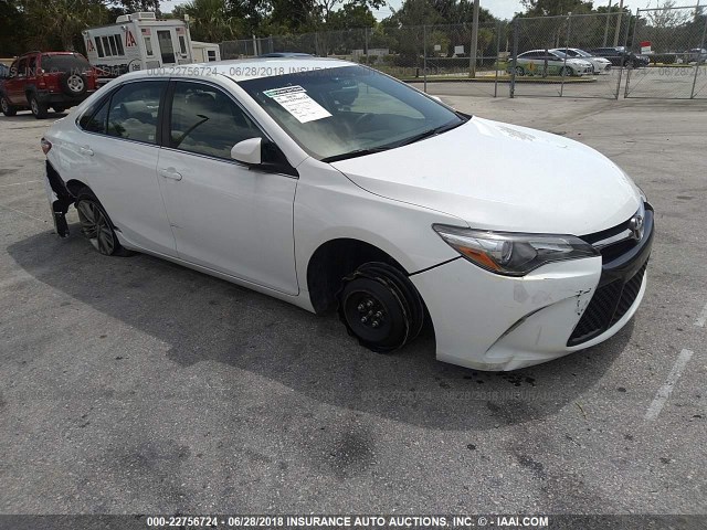 4T1BF1FK3HU751339 - 2017 TOYOTA CAMRY LE/XLE/SE/XSE WHITE photo 1