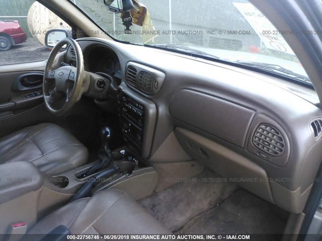 1GNDT13S322258538 - 2002 CHEVROLET TRAILBLAZER  SILVER photo 5