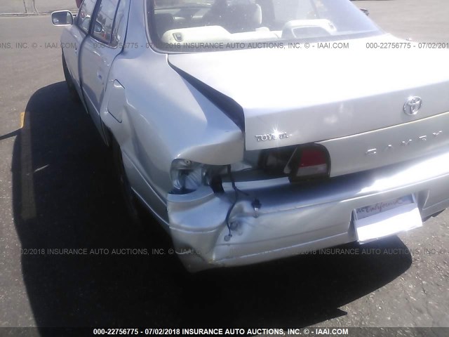 JT2BF12K2T0170627 - 1996 TOYOTA CAMRY LE/XLE/SE ღია ლურჯი ფოტო 6