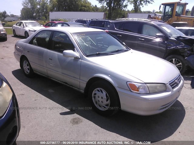4T1BG22K5YU656368 - 2000 TOYOTA CAMRY CE/LE/XLE SILVER photo 1
