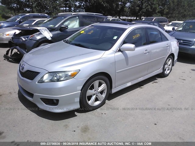 4T1BF3EK8BU119246 - 2011 TOYOTA CAMRY SE/LE/XLE SILVER photo 2