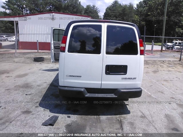 1GCGG25V061206464 - 2006 CHEVROLET EXPRESS G2500  WHITE photo 6