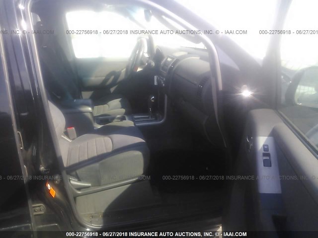 5N1AR18WX5C766831 - 2005 NISSAN PATHFINDER LE/SE/XE BLACK photo 5