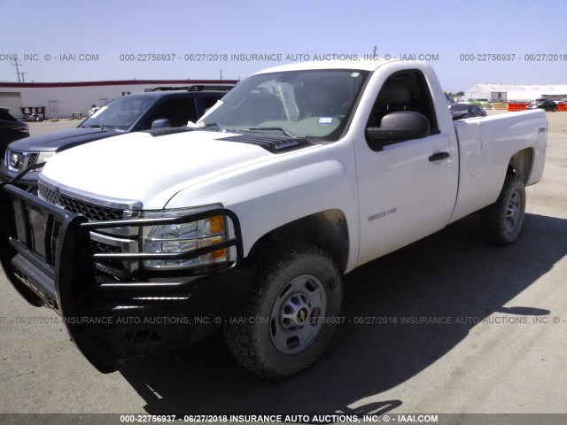 1GC0KVCG3DZ132350 - 2013 CHEVROLET SILVERADO K2500 HEAVY DUTY WHITE photo 2