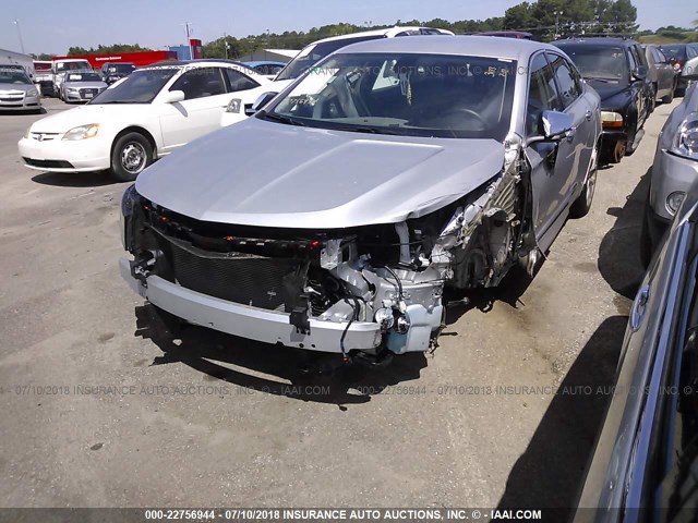 2G1125S33J9147075 - 2018 CHEVROLET IMPALA PREMIER SILVER photo 2