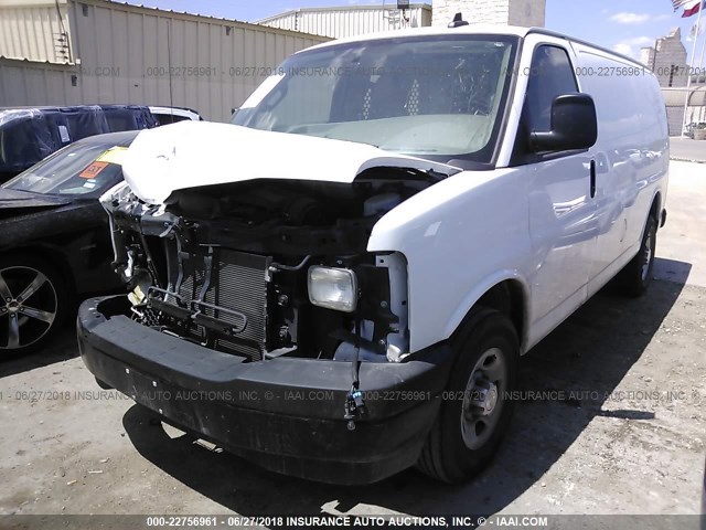 1GCWGAFF5H1114203 - 2017 CHEVROLET EXPRESS G2500  WHITE photo 2