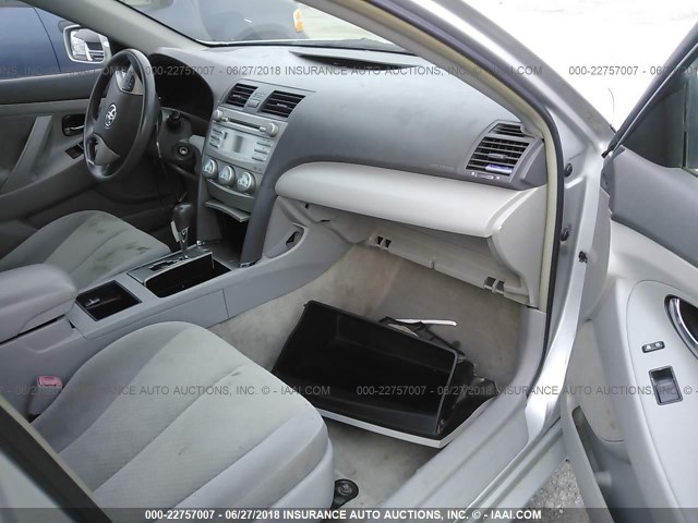 4T1BE46K38U259026 - 2008 TOYOTA CAMRY CE/LE/XLE/SE SILVER photo 5