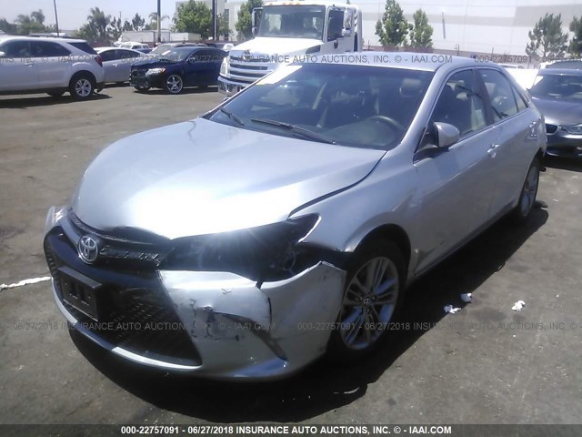 4T1BF1FK9FU037664 - 2015 TOYOTA CAMRY SILVER photo 2