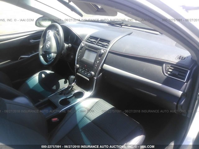4T1BF1FK9FU037664 - 2015 TOYOTA CAMRY SILVER photo 5