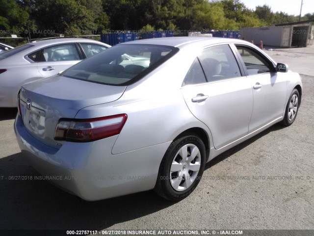 4T1BE46KX7U653363 - 2007 TOYOTA CAMRY NEW GENERAT CE/LE/XLE/SE SILVER photo 4