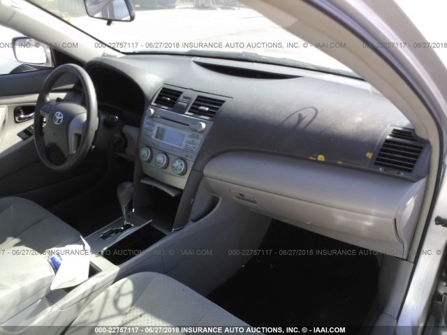 4T1BE46KX7U653363 - 2007 TOYOTA CAMRY NEW GENERAT CE/LE/XLE/SE SILVER photo 5
