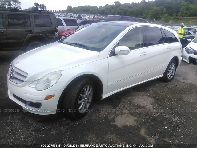 4JGCB65E07A038732 - 2007 MERCEDES-BENZ R 350 WHITE photo 2